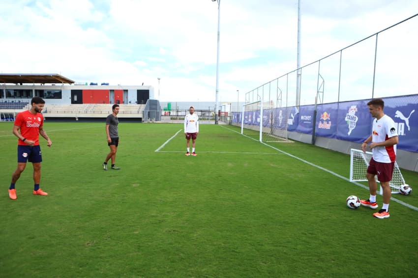 Caio Bonfim participou de atividades na pista e no campo