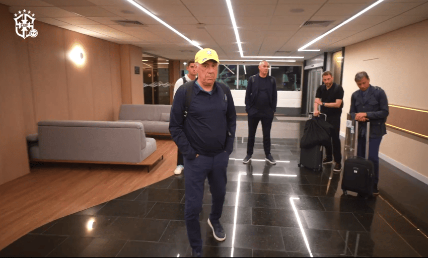 Ancelotti e parte de sua comissão técnica (Foto: Reprodução/CBF)