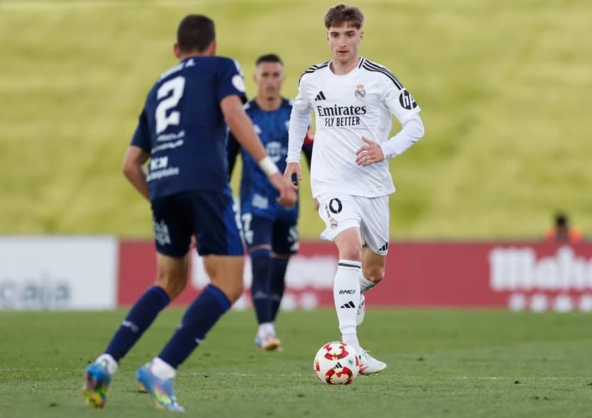 César Palacios na sua volta para os gramados, pelo Real Madrid Castilla (Foto: Divulgação/Instagram)