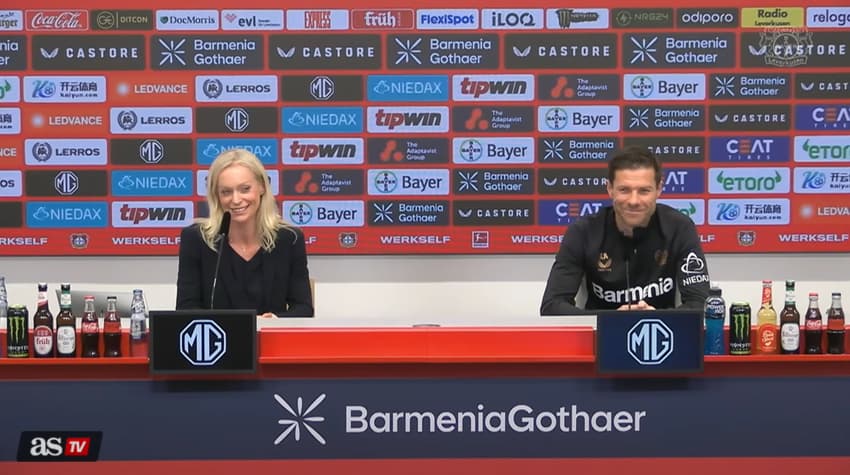 Xabi Alonso em entrevista coletiva