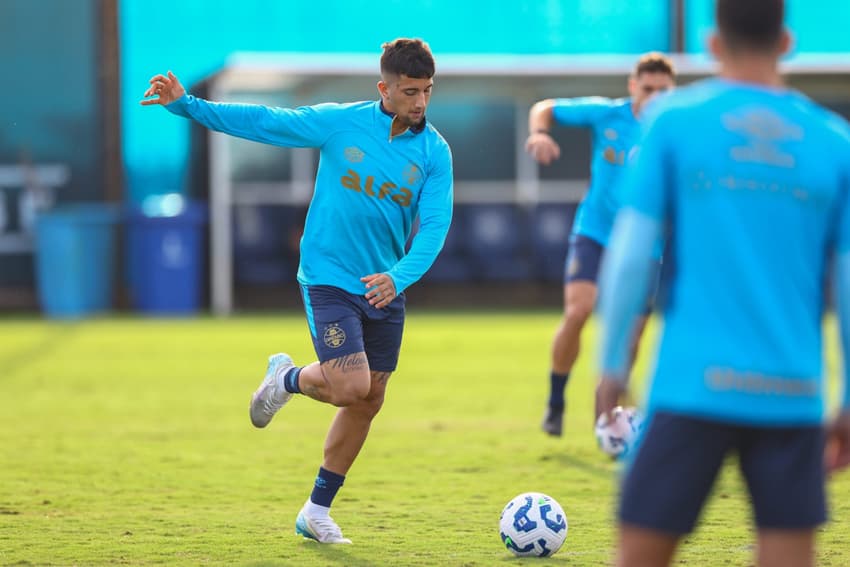 Cristian Olivera em treinamento do Grêmio. (Foto: Angelo Pieretti/Grêmio FBPA)
