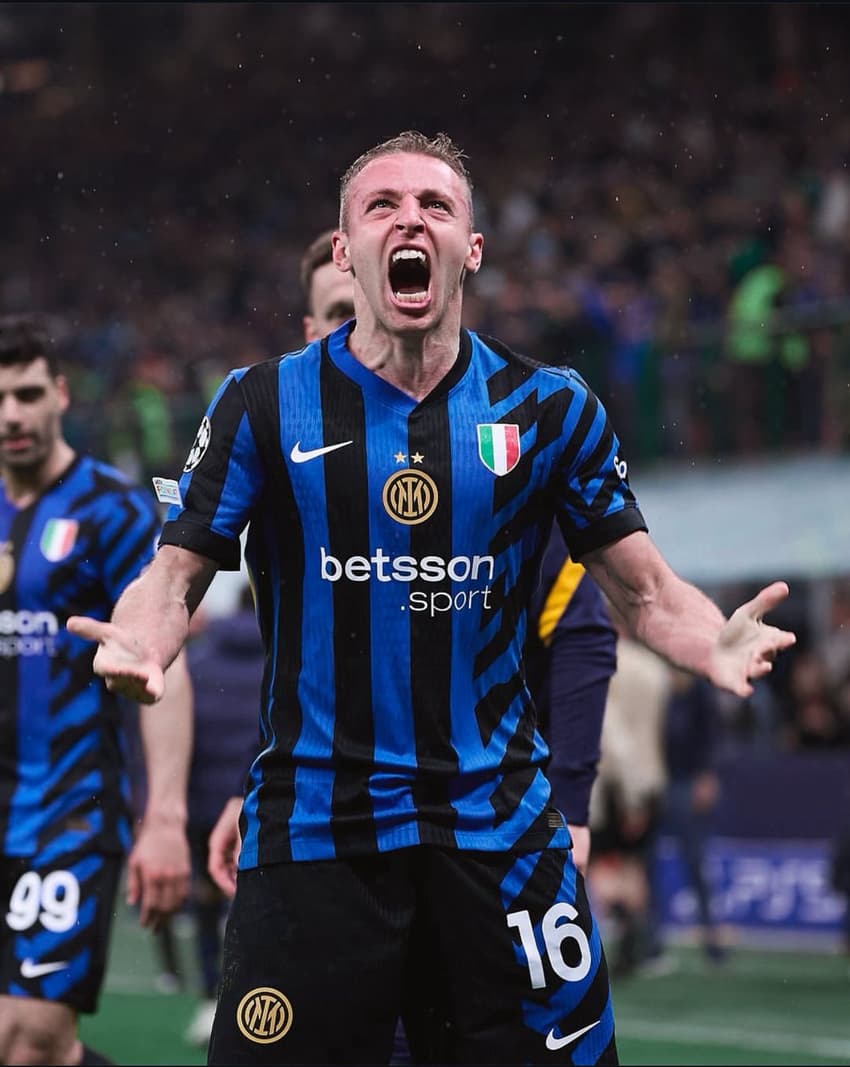 Davide Frattesi jogando na Inter de Milão