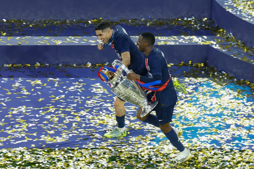 Dembélé e Hakimi comemoram conquista da Champions League com o PSG