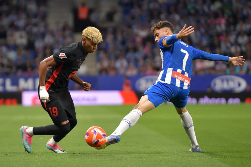 Lamine Yamal e Javier Puado em Espanyol x Barcelona, no RCDE Stadium (foto: MANAURE QUINTERO / AFP)