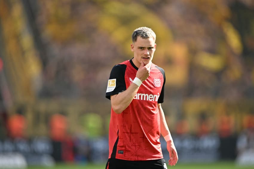 Florian Wirtz em ação pelo Bayer Leverkusen contra o Dortmund, pela Bundesliga
