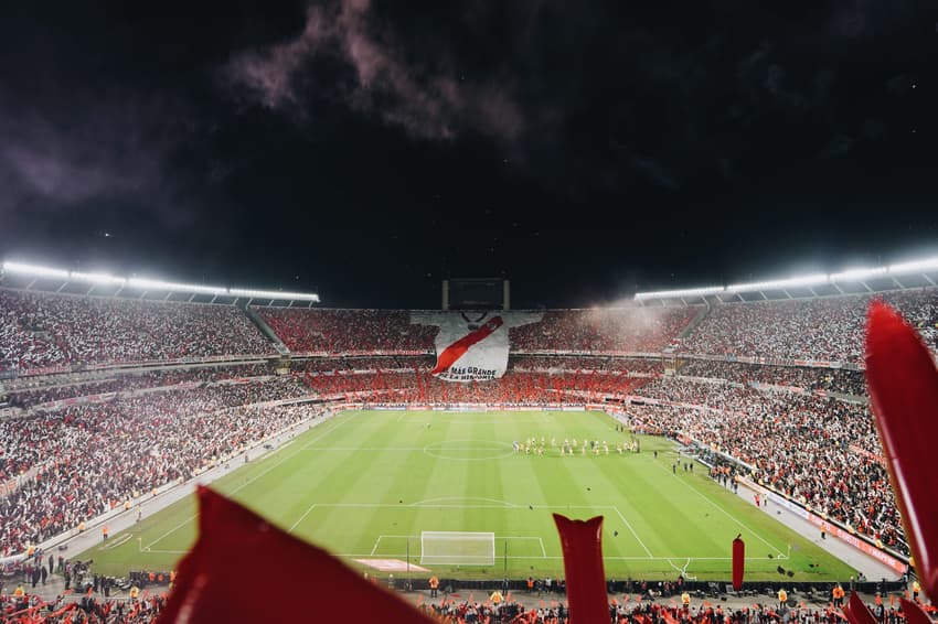 Torcedores do River Plate no Monumental de Núñez