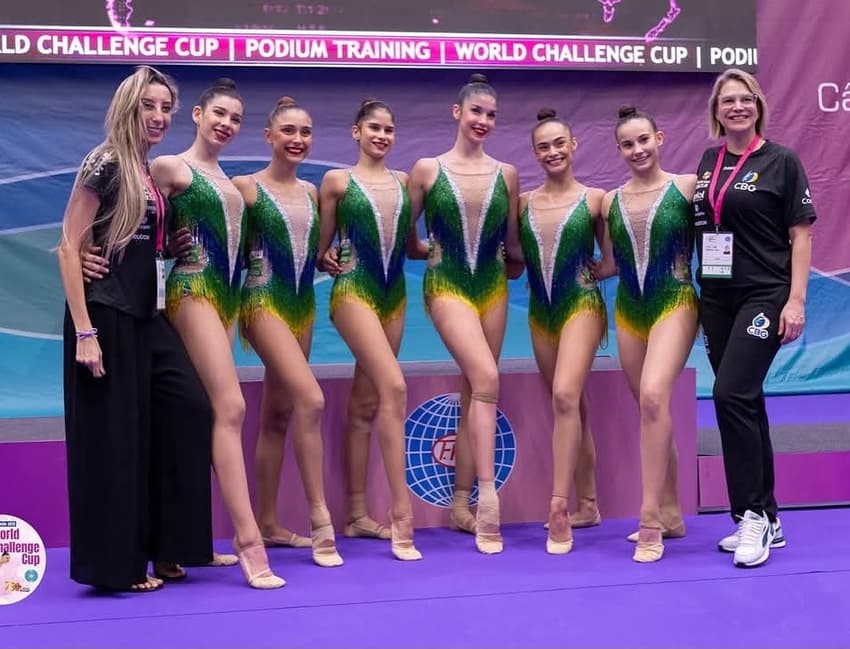 Equipe Brasil de Ginástica Rítmica a etapa de Portimão da Copa do Mundo (foto: reprodução Cazé TV) Equipe Brasil de Ginástica Rítmica a etapa de Portimão da Copa do Mundo (foto: reprodução Cazé TV)