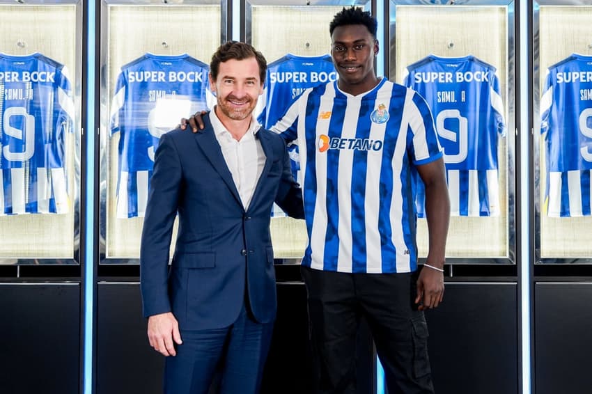 Samu Aghehowa e André Villas-Boas, presidente do Porto