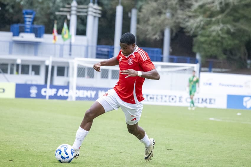 João Victor, atacante da base do Internacional