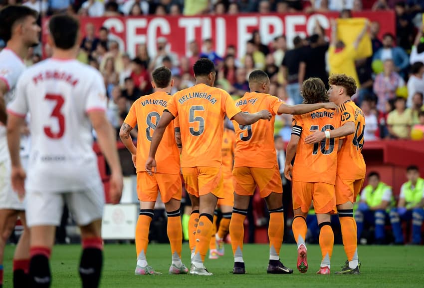 Jogadores do Real Madrid comemoram gol marcado sobre o Sevilla, pela La Liga