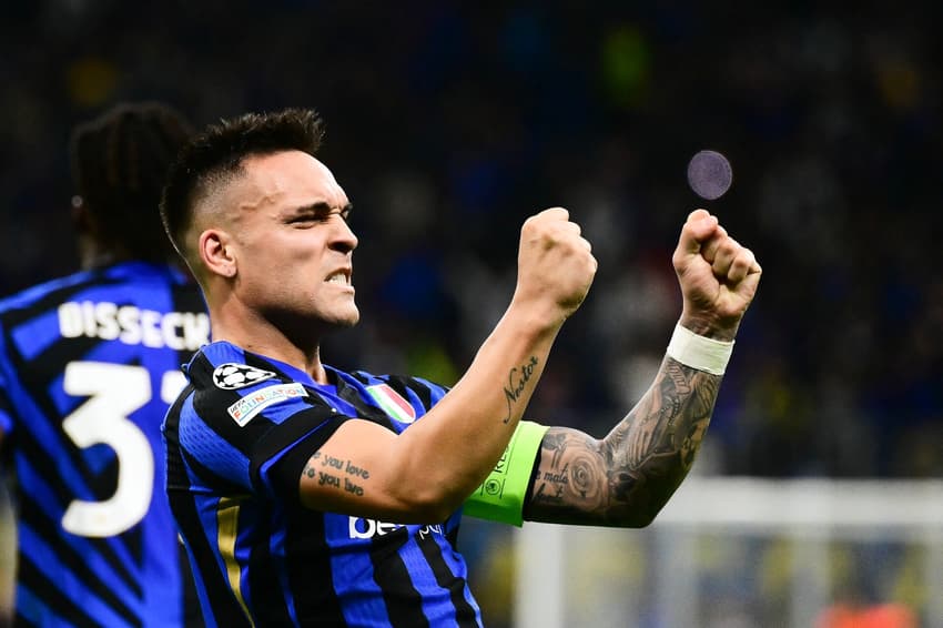 Lautaro comemora gol pela Inter de Milão contra o Barcelona