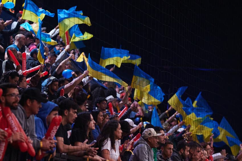 Torcida do Dendele FC na Kings League Brasil
