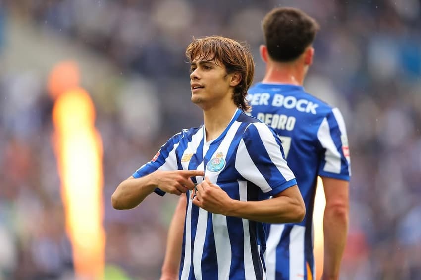 Rodrigo Mora comemora gol marcado pelo Porto