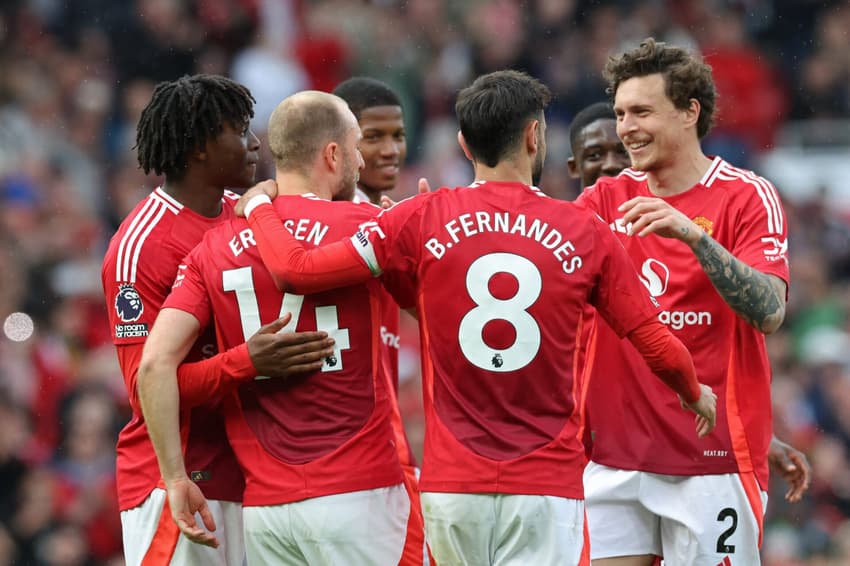 Manchester United comemorando o gol de Eriksen, na última partida da Premier League (Foto: Darren Staples/AFP)