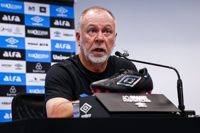 Mano Menezes, técnico do Grêmio, em entrevista coletiva. (Foto: Maxi Franzoi/AGIF)