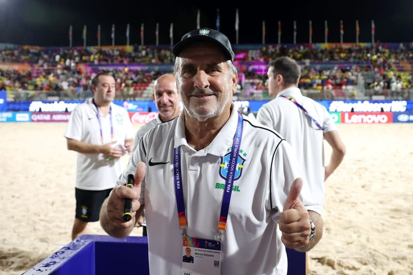 Marco Octavio sorri após a goleada por 11 a 1 sobre Omã, pela Copa do Mundo de Beach Soccer, em Seicheles Créditos: Alex Grimm - FIFA/FIFA via Getty Images)