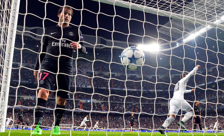 Maxwell em jogo pelo PSG contra o Real Madrid pela Champions League