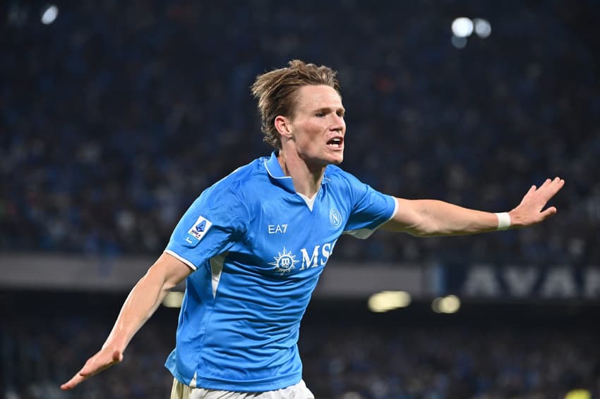 McTominay celebra primeiro gol marcado sobre o Cagliari, pelo Campeonato Italiano