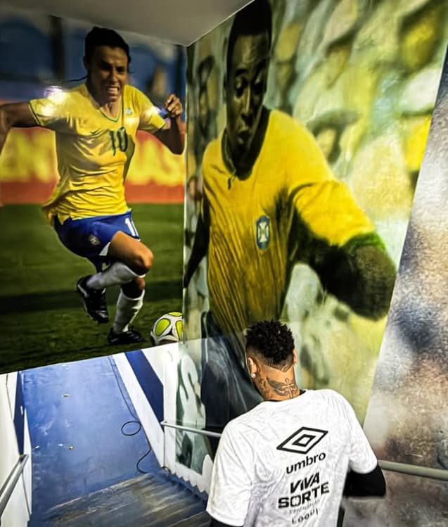 Neymar no vestiário do Rei Pelé