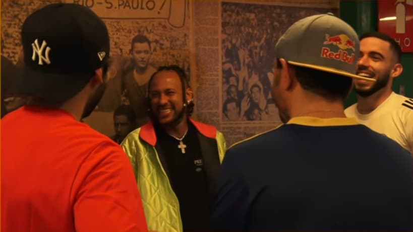Neymar ao lado de Kelvin, na final da Kings League