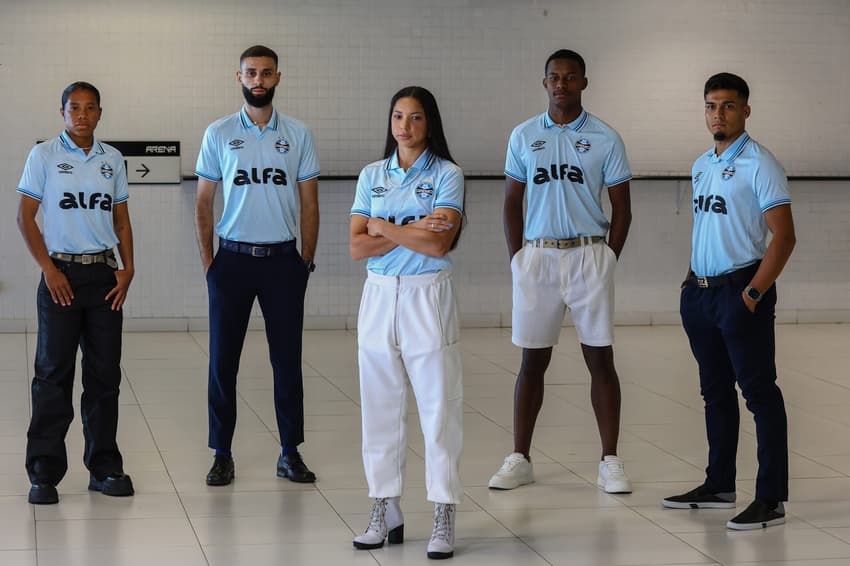 Cinco atletas do Grêmio participaram de ensaio fotográfico para divulgar o novo uniforme. (Foto: Lucas Uebel/Grêmio FBPA)