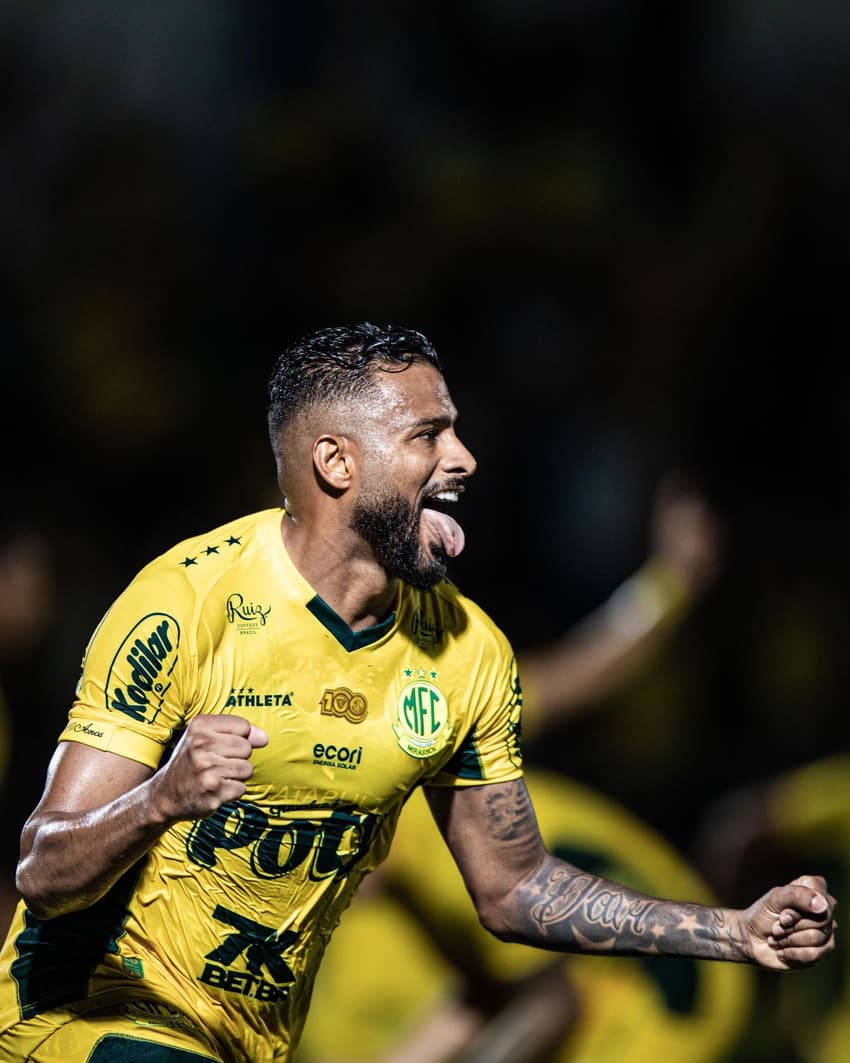 Reinaldo, lateral do Mirassol