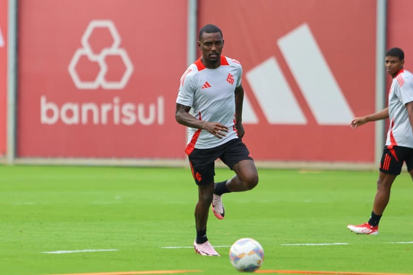 Ramon, lateral-esquerdo do Internacional