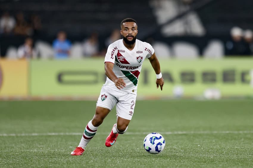 Samuel Xavier em campo pelo Fluminense