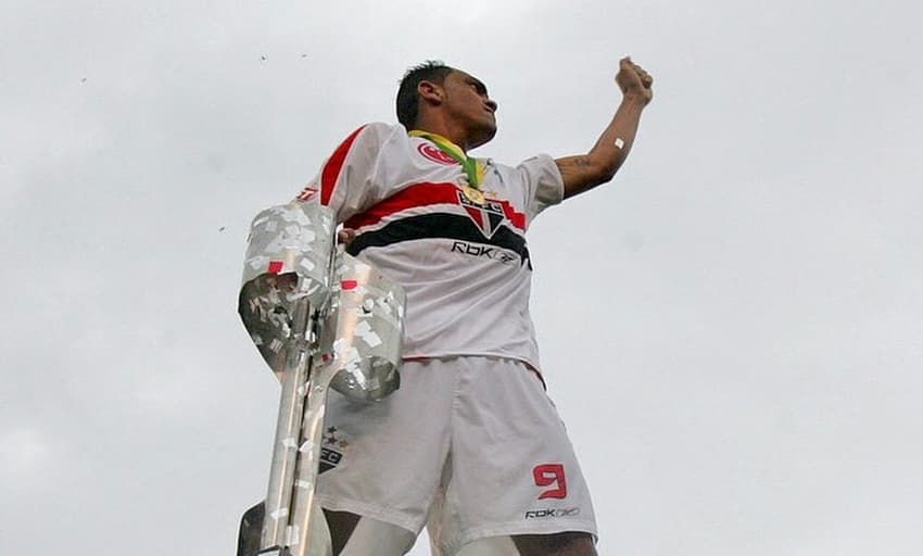 Leandro empilhou taças pelo São Paulo (Foto: Divulgação)
