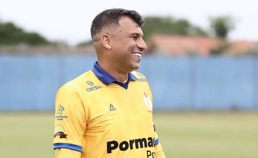 Neto Baiana ainda está em atividade pelo Associação Atlética Iguaçu (Foto: Reprodução)