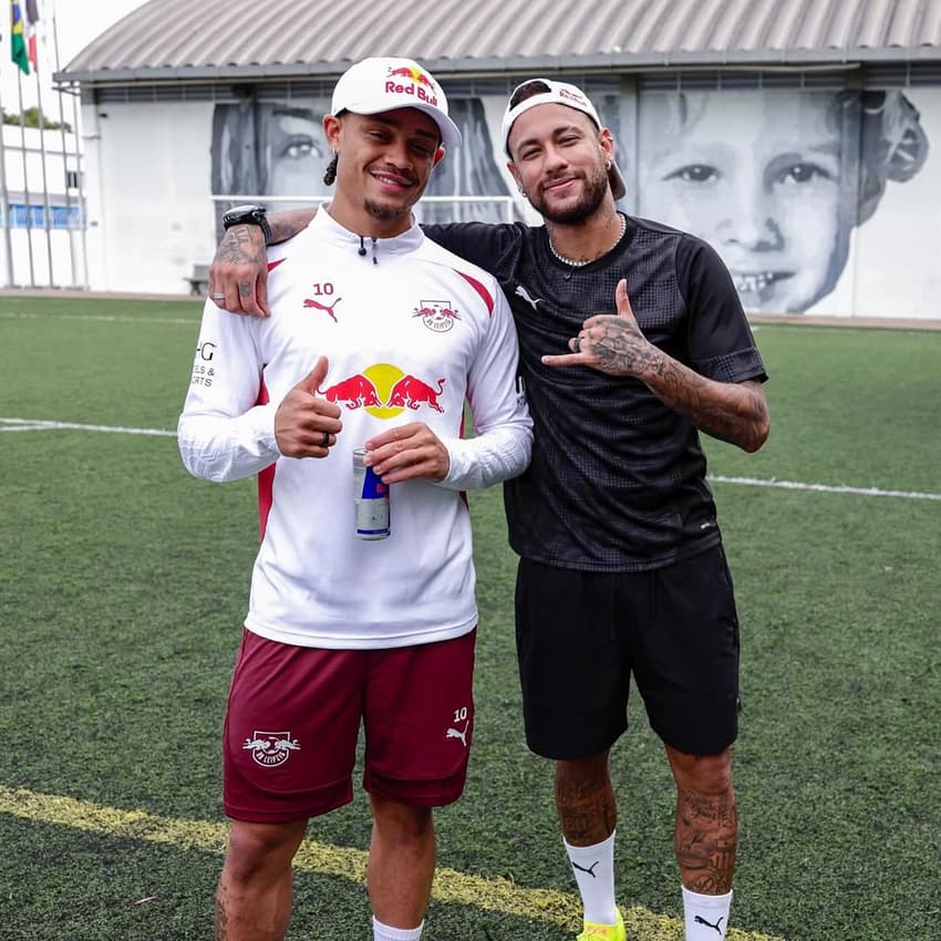 Neymar Jr. e Xavi Simons se unem como garotos propaganda da Red Bull para promover o duelo entre o Santos e o Leipzig. (Foto: Divulgação/ Neymar Jr.)