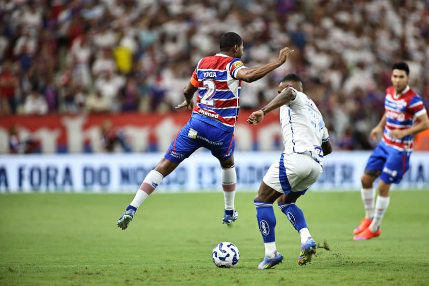 Tinga em Fortaleza x Cruzeiro, no Castelão (foto: Baggio Rodrigues/AGIF)
