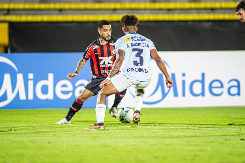 Matheuzinho em ação contra a Universidad Católica Foto: Victor Ferreira / EC Vitória