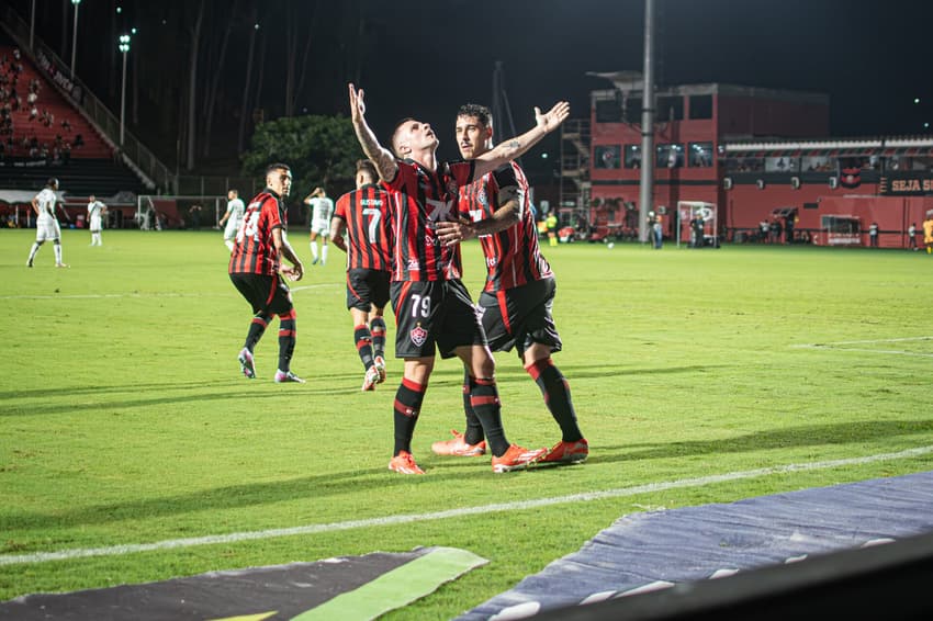 Renato Kayzer comemora gol pelo Vitória Foto: Victor Ferreira / EC Vitória