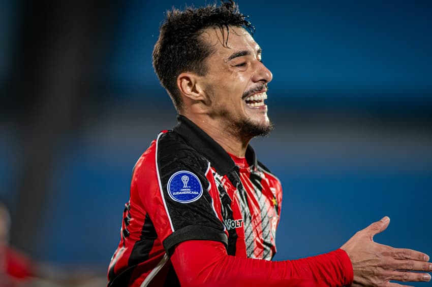 Claudinho comemora golaço contra o Cerro Largo Foto: Victor Ferreira / EC Vitória
