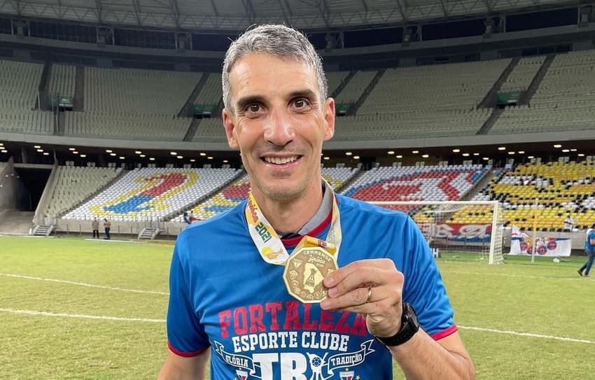 Juan Pablo Vojvoda foi campeão cearense em 2021 (Foto: divulgação/Fortaleza)