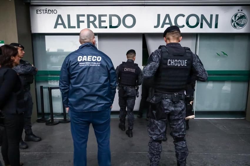 Operação Totonero faz mandado de busca dentro do estádio Alfredo Jaconi, do Juventude (Foto: Grégori Bertó | GABCOM/MPRS)