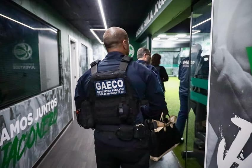 Operação Totonero faz mandado de busca dentro do estádio Alfredo Jaconi, do Juventude (Foto: Grégori Bertó | GABCOM/MPRS)
