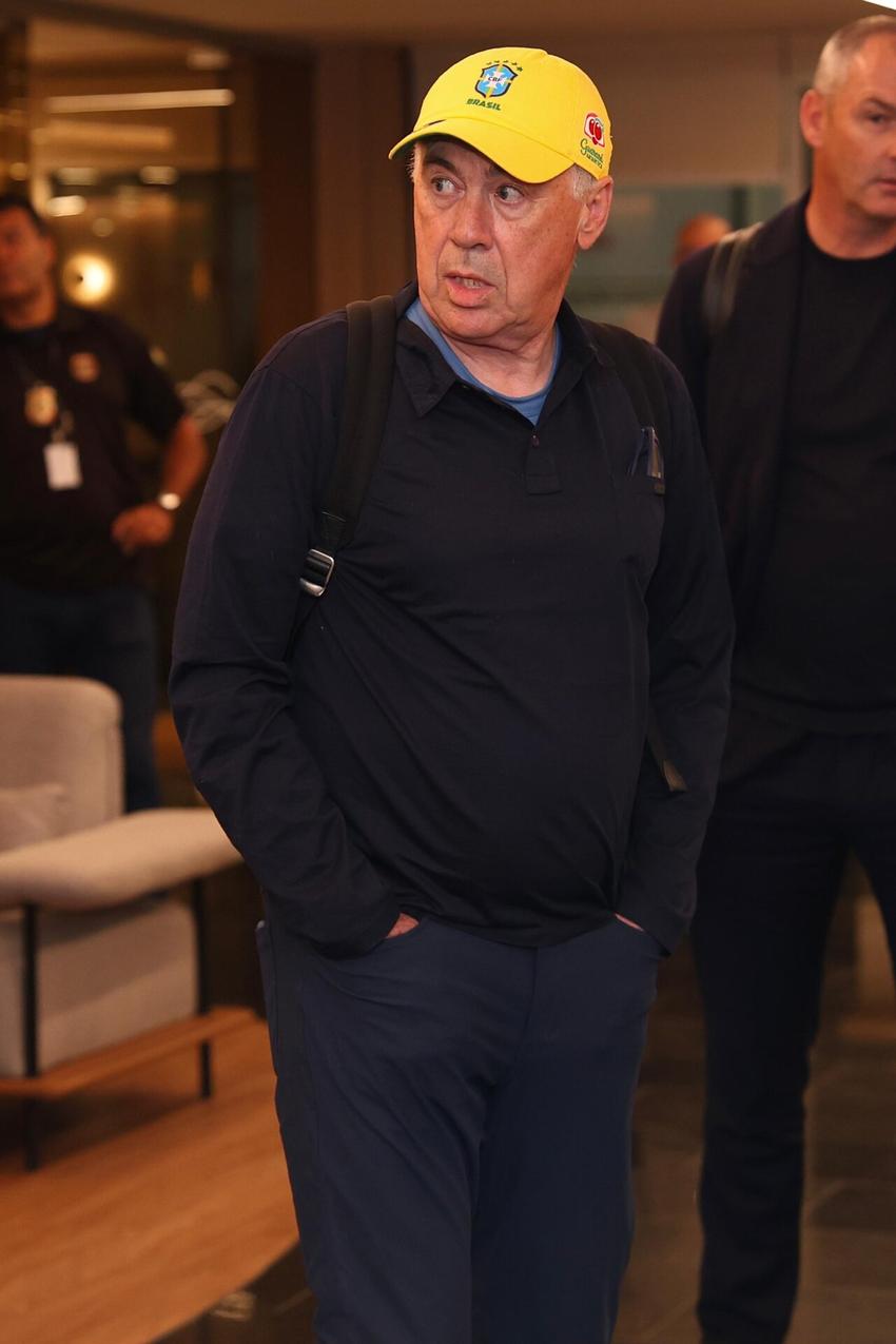 Carlo Ancelotti chega ao Rio (foto: Roberto Filho / Brazil News)