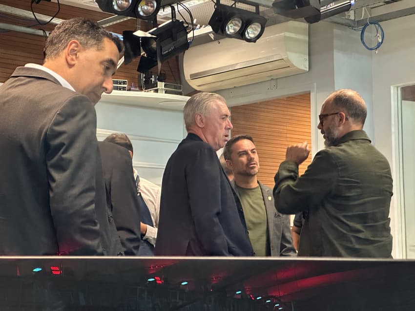Carlo Ancelotti foi ao Maracanã para acompanhar jogo do Flamengo (Foto: Lucas Bayer/Lance!)