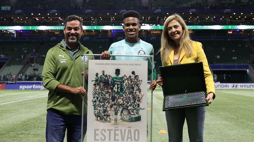 Estêvão homenagem