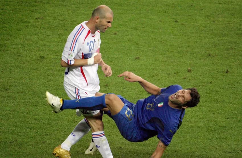 Zidane acerta cabeçada em Materazzi na final da Copa do Mundo de 2006 (Foto: Reprodução/Fifa)