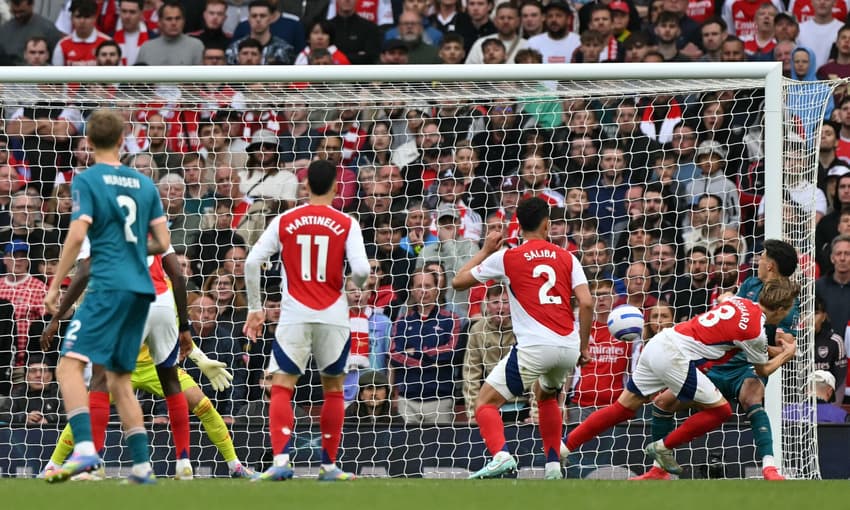 Evanilson marca contra Arsenal pelo Bournemouth pela Premier League (Foto: Glyn KIRK / AFP)