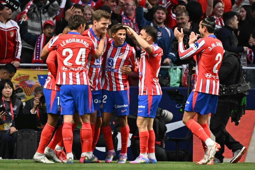 Alexander Sørloth celebrando o seu terceiro com, com o Atlético de Madrid, contra a Real Sociedad, pela La Liga. (Foto: Javier Soriano/AFP)