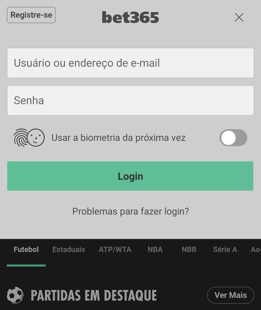 Captura de tela da página inicial de login no aplicativo da bet365 com campos para dados de acesso e botão para acionar a biometria.