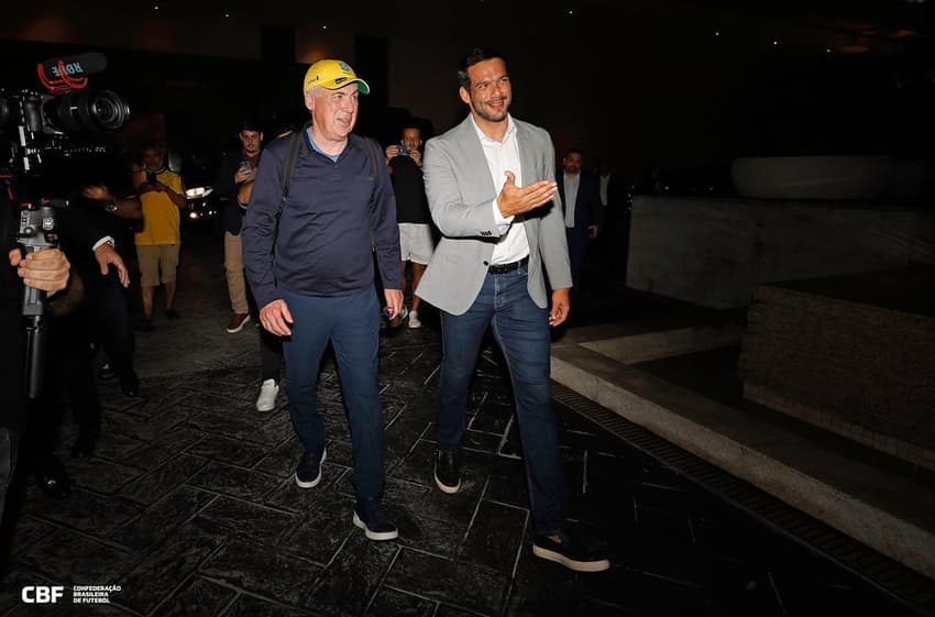 Carlo Ancelotti e o presidente da CBF Samir Xaud (Foto: Rafael Ribeiro/CBF)