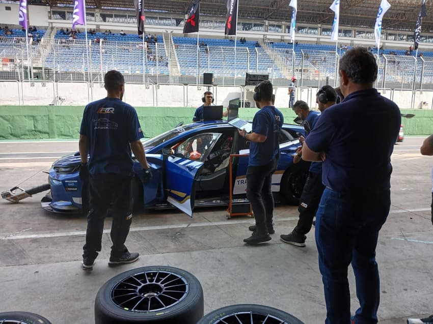 Trabalho intenso da equipe RTR Sport Team durante todo o final de semana, em Interlagos, para deixar o #06 de Helio Castroneves o mais competitivo possível
