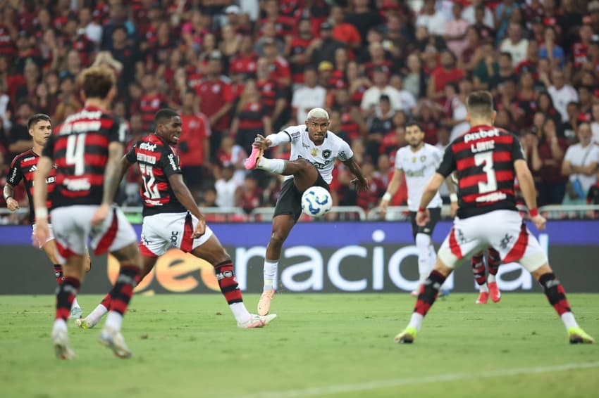 Cuiabano, lateral e ponteiro do Botafogo