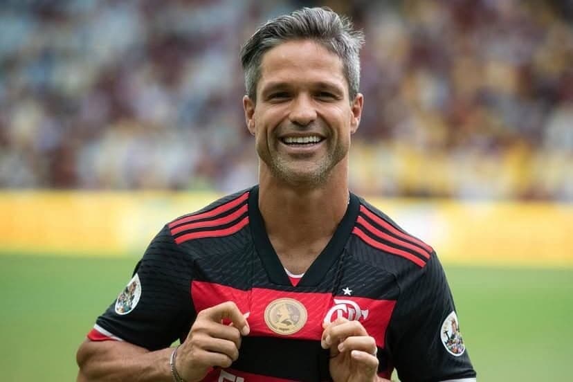 Diego Ribas em ação na despedida de Adriano Imperador, no Maracanã (Foto: Reprodução/Instagram)