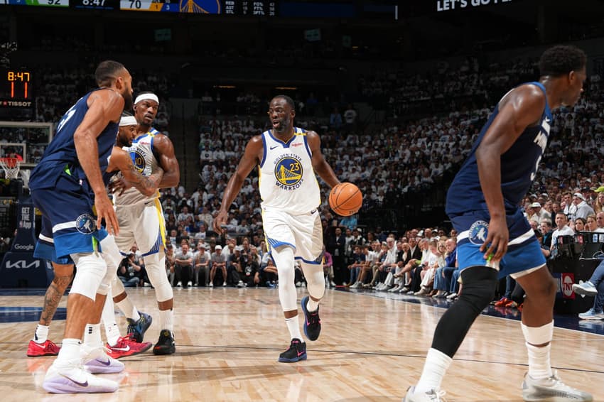Draymond Green, do Warriors, em ação contra o Timberwolves pelos playoffs da NBA (Foto: Jesse D. Garrabrant/NBAE via Getty Images/AFP)